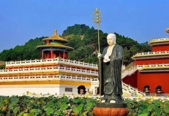 清东陵万佛园公墓的景观有哪些独特之处?